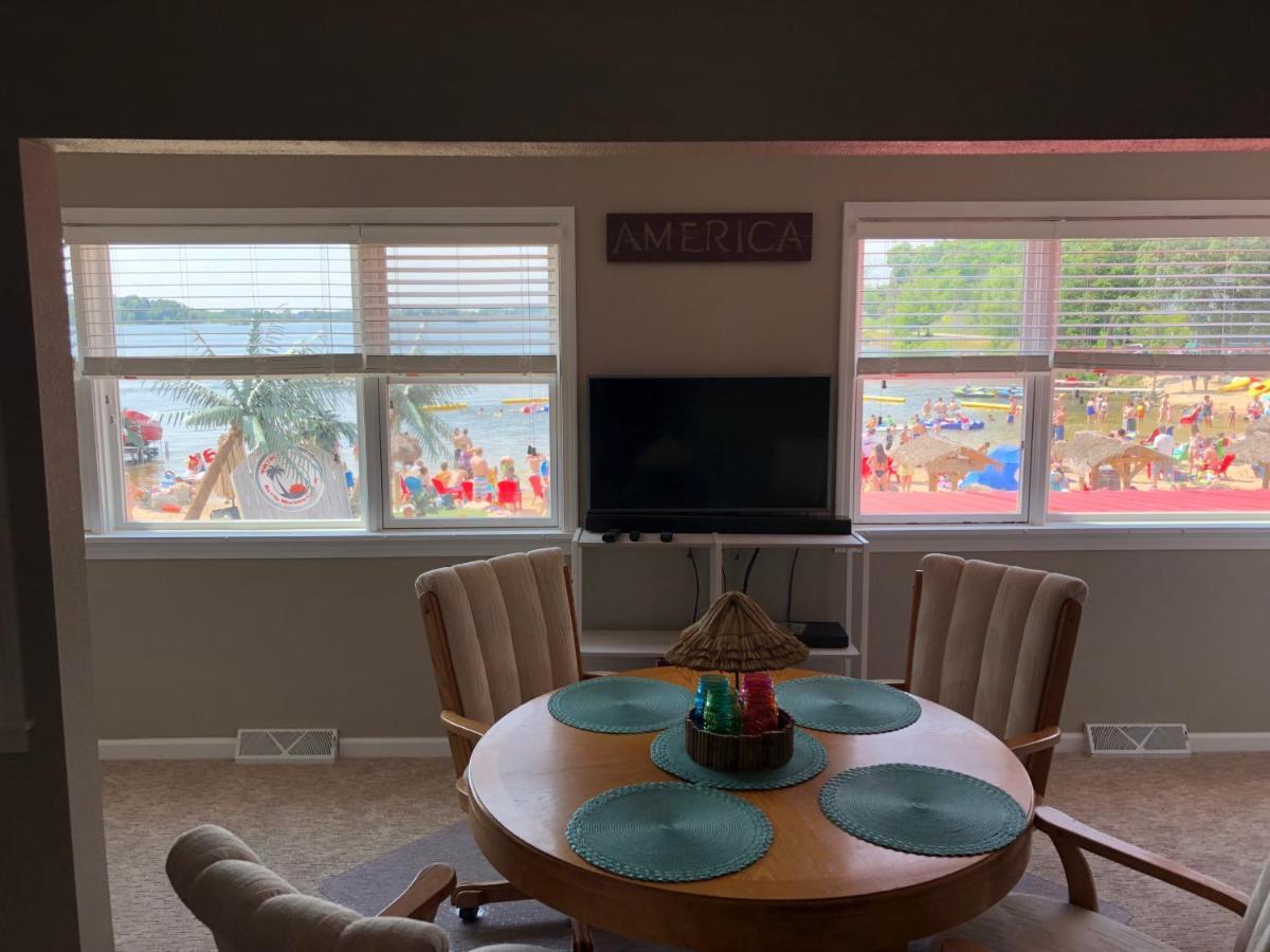 Tiki Beach Condo 1 Campbellsport Екстериор снимка