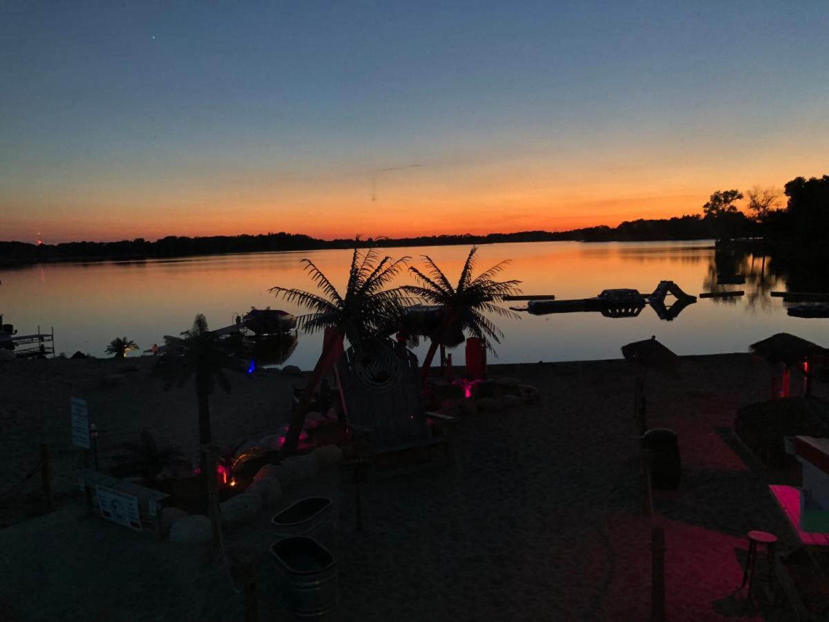 Tiki Beach Condo 1 Campbellsport Екстериор снимка